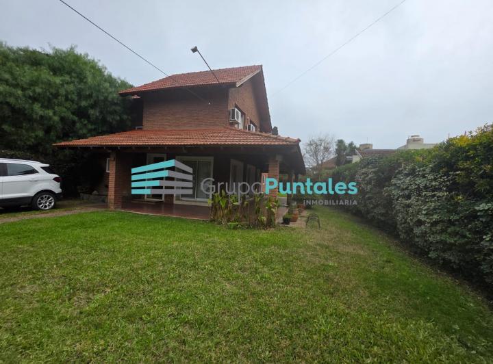 Casa · 141m² · 4 Ambientes · 2 Cocheras