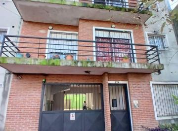 Departamento de 3 ambientes, Avellaneda · Departamento 3 Amb. con Balcón y Cochera - Muy Buen Estado