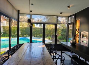 Casa · 323m² · 4 Dormitorios · 6 Cocheras · Venta Casa Espectacular en Bello Horizonte - Tigre - 3 Dorm. - Pileta
