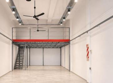 Local comercial de 2 ambientes, Córdoba · Excelente Local Comercial con Frente Vidriado y Entreplanta –