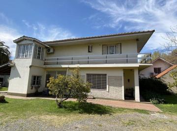 Casa de 6 ambientes, Almirante Brown · Propiedad de 2 Plantas en Excelente Ubicacion