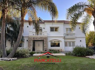 Casa · 300m² · 8 Ambientes · 5 Cocheras · Casa en Venta Estilo Mediterraneo en Campos de Alvarez con 4 Habitaciones