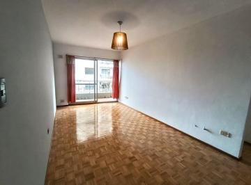 Departamento · 58m² · 3 Ambientes · 1 Cochera · Venta Departamento 3 Ambientes Al Frente con Balcón y Cochera Fija Velez Sarsfield