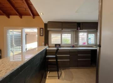 Casa · 180m² · 8 Ambientes · 2 Cocheras · Casa en Venta Los Boulevares 3 Dorm. y Quincho