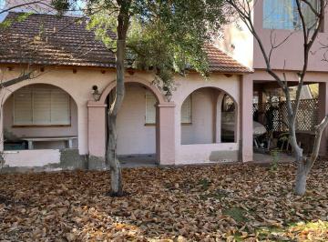 Casa de 5 ambientes, Mari Menuco · Venta Casa Club Mari Menuco