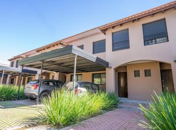 Casa · 150m² · 4 Ambientes · 2 Cocheras · Casa de 3 Dorm. a Estrenar en Fisherton