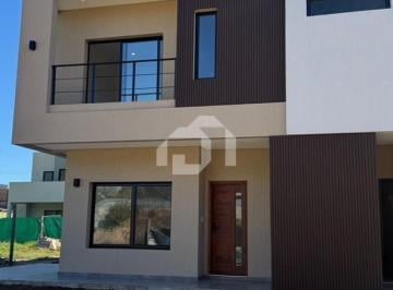 Casa · 147m² · 5 Ambientes · 2 Cocheras · Casa Dúplex en Venta en Springpark Pilar, Pilar, G. B. a. Zona Norte
