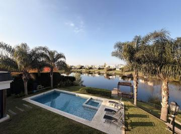 Casa · 383m² · 8 Ambientes · 8 Cocheras · Casa Estilo Frances en Venta, 3 Dorm., Play, Escritorio y Dependencia a La Laguna en Albanueva