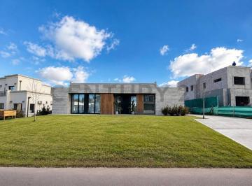 Oficina comercial · 219m² · 4 Ambientes · 2 Cocheras · Casa en Venta 4 Ambientes Rumenco Joven