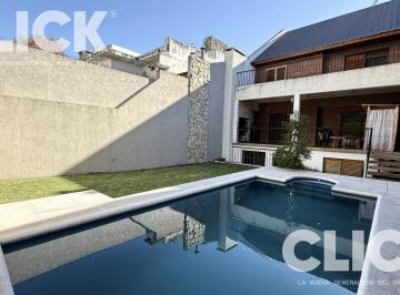 Casa · 475m² · 6 Ambientes · 1 Cochera · Venta - Casa 6 Ambientes con Jardín y Pileta - Villa Ortuzar