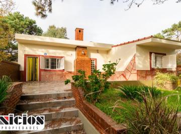Casa de 3 ambientes, Mar de Ajó · Casa con Amplio Parque - C1117
