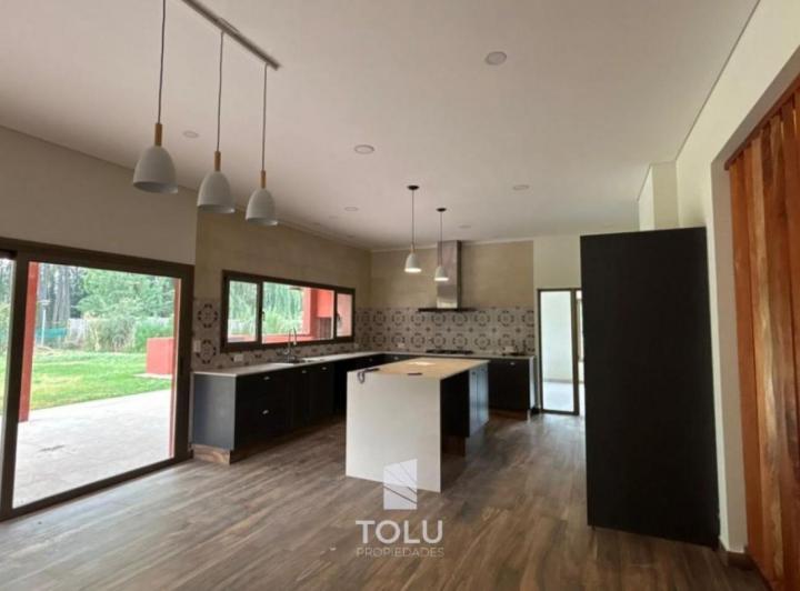 Casa · 280m² · 7 Ambientes · 2 Cocheras