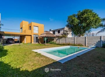 Casa · 89m² · 3 Ambientes · 3 Cocheras · Venta | Permuta - Casa de Dos Dorm., Galería, Quincho y Piscina. Tierra de Sueños 3, Roldán. a