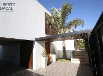 Casa · 125m² · 7 Ambientes · 3 Cocheras · Casa en Venta en Gonnet