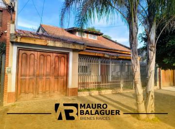 Casa · 300m² · 4 Ambientes · 2 Cocheras · Casa en Villa Luzuriaga