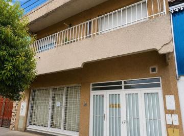 Casa · 288m² · 4 Ambientes · 1 Cochera · Casa con Local Al Frente y Salón Productivo – Vivienda 3 Dorm. – 288 m²