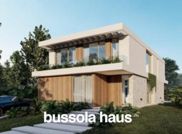 Casa · 320m² · 7 Ambientes · 4 Cocheras · Casa en Venta 4 Dorm. en Los Castaños