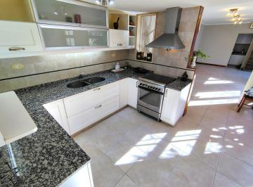 Casa · 200m² · 4 Ambientes · 2 Cocheras · Casa en Venta 5 Ambientes Haedo Chico Excel. Construcción