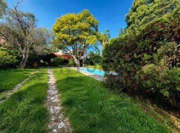 Casa · 350m² · 5 Ambientes · 6 Cocheras · Venta Casa 5 Ambientes Castelar Norte Lote 1000 m²