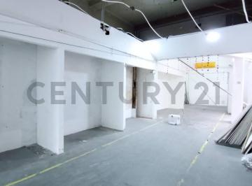Local comercial · 150m² · Alquiler Local Comercial Av Rivadavia y Nazca