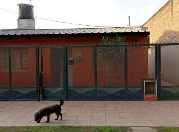 Casa · 83m² · 4 Ambientes · 2 Cocheras · Amplia Casa con Tres Dorm, Loft Independiente y Coch