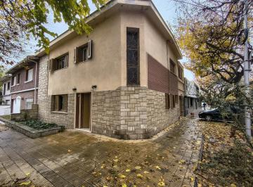 Casa · 190m² · 9 Ambientes · 1 Cochera · Casa en S2 Barrio Civico