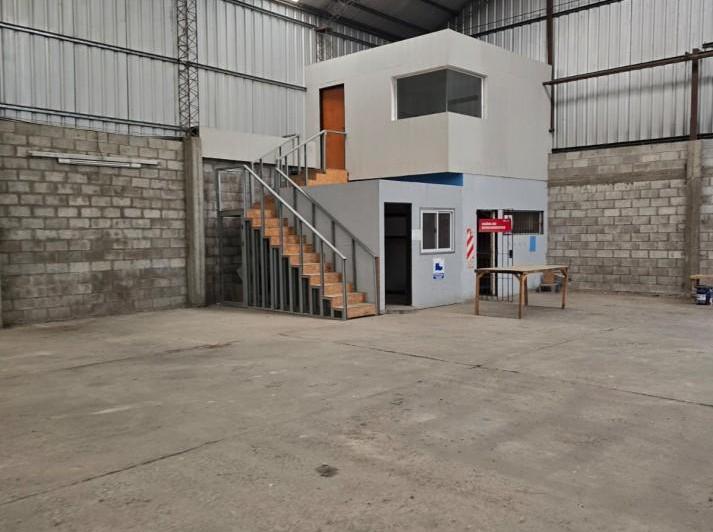 Bodega-Galpón · 800m² · 1 Dormitorio · 10 Cocheras