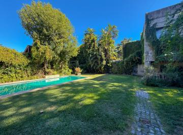 Casa · 515m² · 8 Ambientes · 4 Cocheras · Casa en Venta, con 2 Suites y Jardín - Martínez, San Isidro