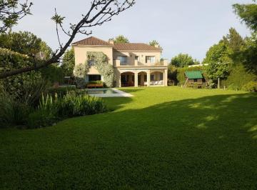 Casa de 8 ambientes, Berazategui · Excelente Propiedad en Venta en Barrio Privado "Los Ombues de Hudson"