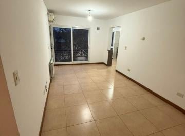 Departamento · 45m² · 2 Ambientes · 1 Cochera · Excelente Departamento de Dos Ambientes con Cochera en Alquiler - Al Frente, Orientación Norte, Vist