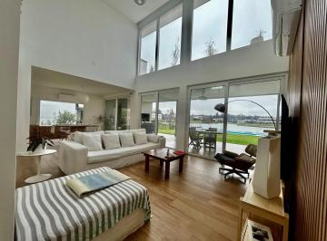Casa · 252m² · 5 Ambientes · 3 Cocheras · Moderna E Impecable Casa a Laguna en Venta