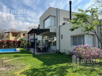 Casa · 190m² · 4 Ambientes · 2 Cocheras · Casa en Venta de 3 Dorm. en Santa Clara