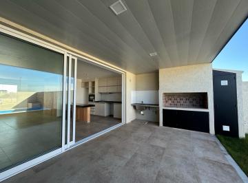 Casa · 142m² · 4 Ambientes · 2 Cocheras · Casa en Alquiler en Docta Nobu, con Gran Patio y Pileta