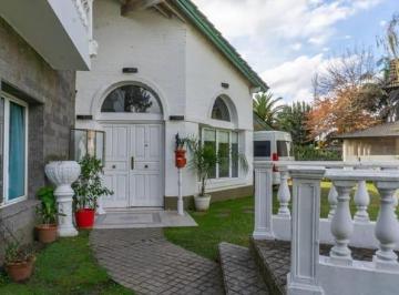 Casa · 300m² · 6 Ambientes · 1 Cochera · Casa - Boca Raton