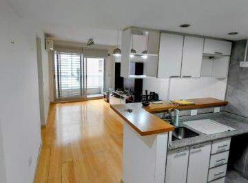 Departamento · 42m² · 2 Ambientes · Piso Alto - Contafrente - Gran Balcón Corrido - Baulera Super Luminoso - Apto Profesional