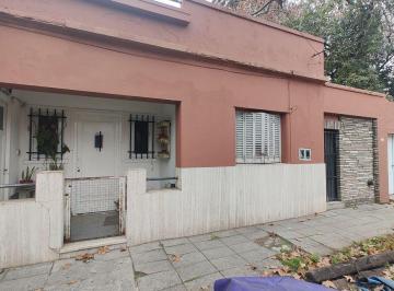 Casa de 2 ambientes, Tres de Febrero · Casa en Alquiler 2amb con Jardín - Sin Expensas