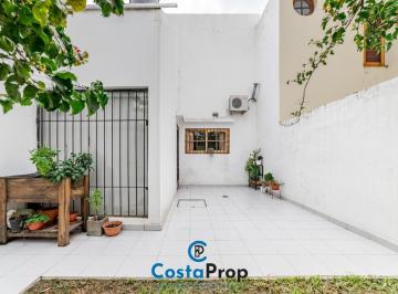 Casa · 106m² · 3 Dormitorios · 1 Cochera · Apto Credito Juniors 3 Dorm., Patio y Cochera