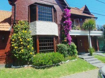Casa de 9 ambientes, Villa Urquiza · Hermosa Casa a Una Cuadra del Parque - Barrio Parque Saavedra Villa Urquiza