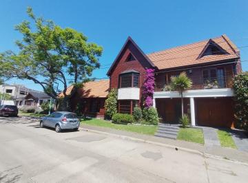 Casa de 9 ambientes, Villa Urquiza · Hermosa Casa a Una Cuadra del Parque - Barrio Parque Saavedra Villa Urquiza