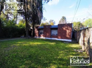 Casa · 180m² · 7 Ambientes · 1 Cochera · Casa en Venta en Funes Apta Credito - 3 Dorm.