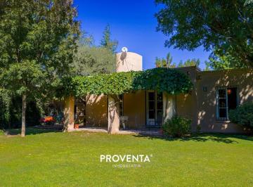 Casa de 3 ambientes, Chacras de Coria · Casa Venta Chacras de Coria | 3 Dorm. | Pileta | Jardín | Cochera Doble | Calle Longone