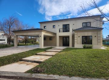 Casa · 350m² · 4 Ambientes · Venta Casa 3 Dorm, Bº Comahue Golf Club, Neuquen