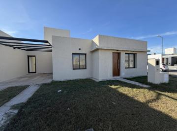 Casa · 75m² · 3 Ambientes · 1 Cochera · Venta – Dúplex de 2 Dorm. a Estrenar en Docta