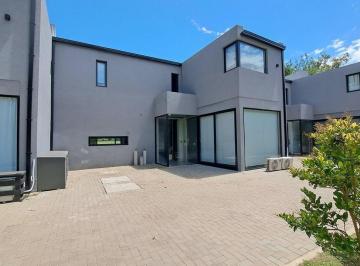 Casa · 212m² · 3 Dormitorios · 1 Cochera · Alquiler Dormi en La Cañada Polo Club, Dúplex 3d 3b en Suite, Escritorio y Toilette, Pileta con Vist