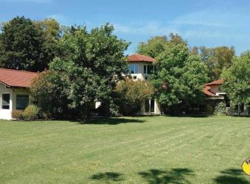 Campo · 1200m² · 3 Dormitorios · 2 Cocheras · 18hs con Mansion E Instalaciones Gran Nivel