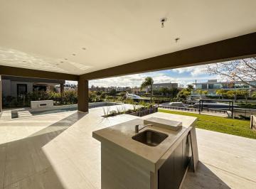 Casa · 460m² · 8 Ambientes · 4 Cocheras · Casa a La Venta con Amarra Propia y Vista Al Río en El Yacht