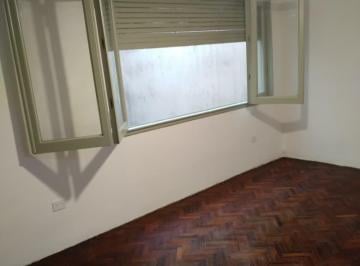 Departamento de 2 ambientes, Flores · Departamento Recién Pintada - Luminioso y Silencioso ¡1 Cuadra del Subte!