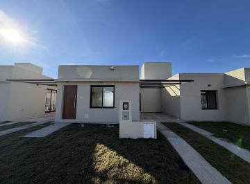 Casa · 55m² · 2 Ambientes · 1 Cochera · Venta – Dúplex de 1 Dormitorio con Patio y Cochera en Docta Av