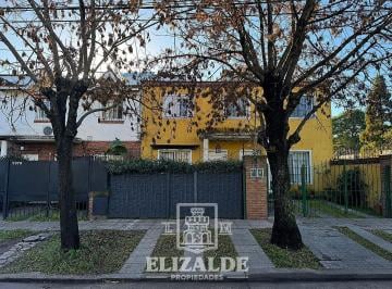 Casa · 88m² · 4 Ambientes · 1 Cochera · Emilio Zola y Padre Acevedo - Duplex de 3/4 Amb con Patio con Parrilla - Venta