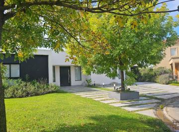 Casa · 186m² · 5 Ambientes · 3 Cocheras · Venta Casa Cantón Golf Interna